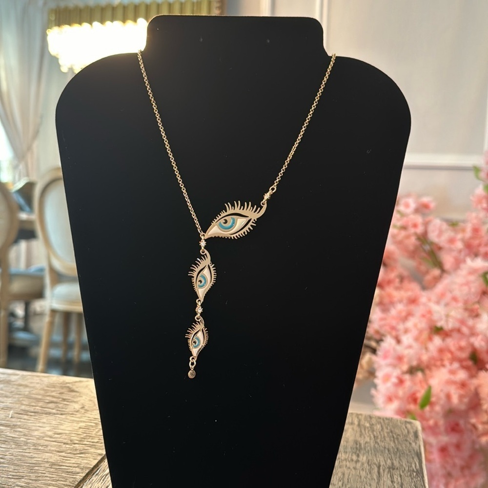 NWOT EYE NECKLACE
